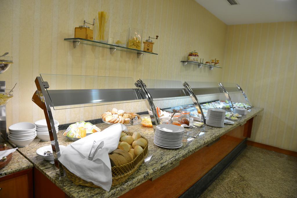 Best Western Hotel Turist Skopje Luaran gambar